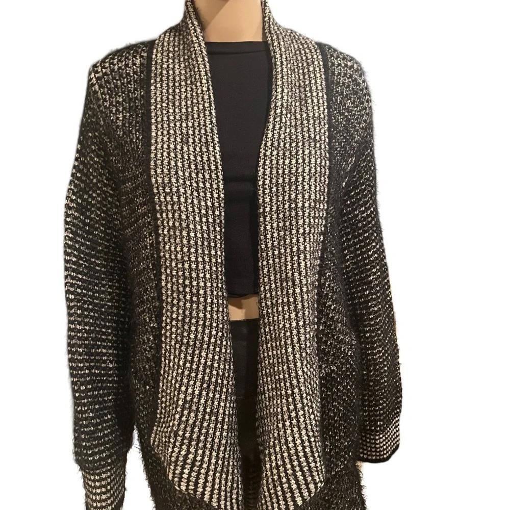 Beautiful Knit Cardigan 🍁 - Picture 8 of 11